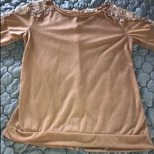 ✌️Last $$💧Tan Button Back Blouse